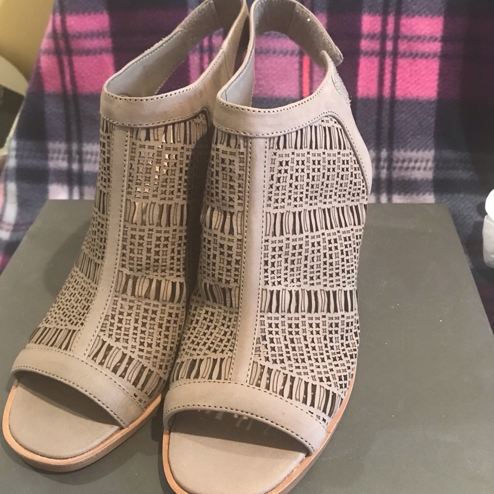 Vince Camuto VC-KEANNIE